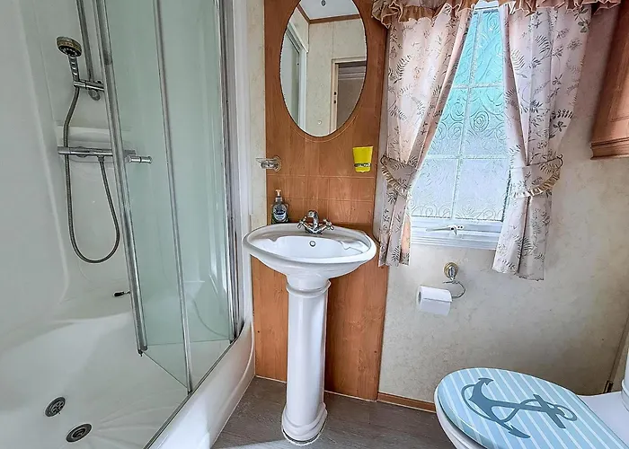 Lovely 6 Berth Caravan On California Cliffs Holiday Park In Norfolk Ref 50007M
