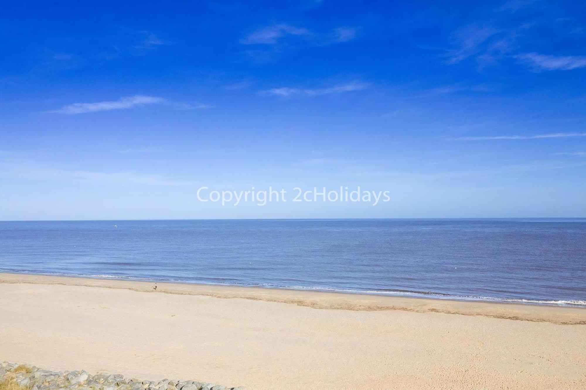 Lovely 6 Berth Caravan On California Cliffs In Norfolk Ref 50007m Campsite *