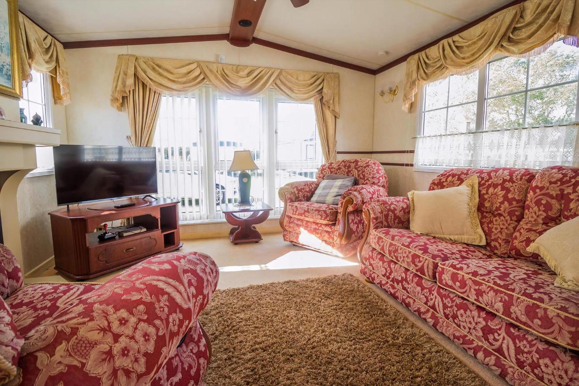 Lovely 6 Berth Caravan On California Cliffs In Norfolk Ref 50007m *