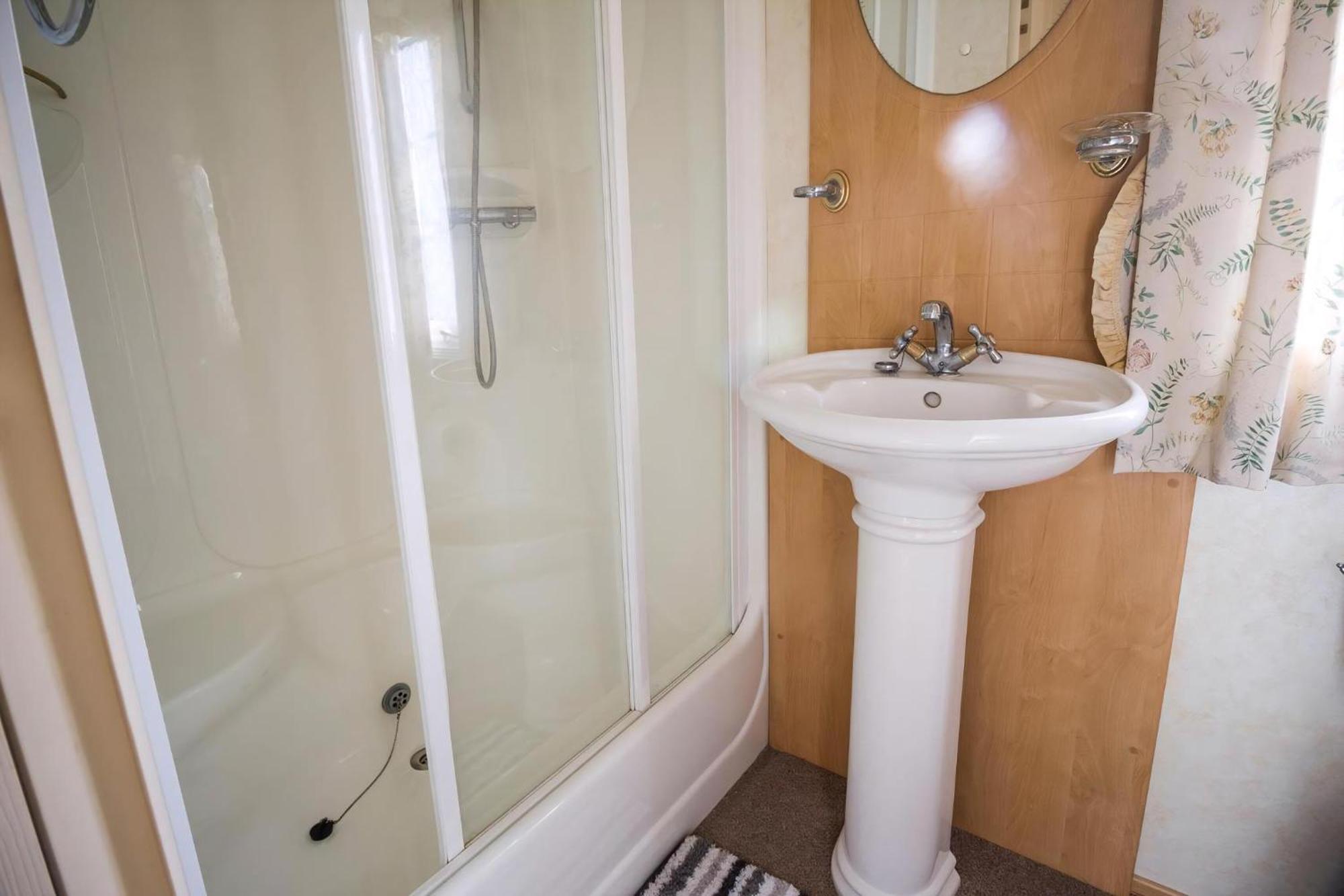 Lovely 6 Berth Caravan On California Cliffs In Norfolk Ref 50007m Great Yarmouth