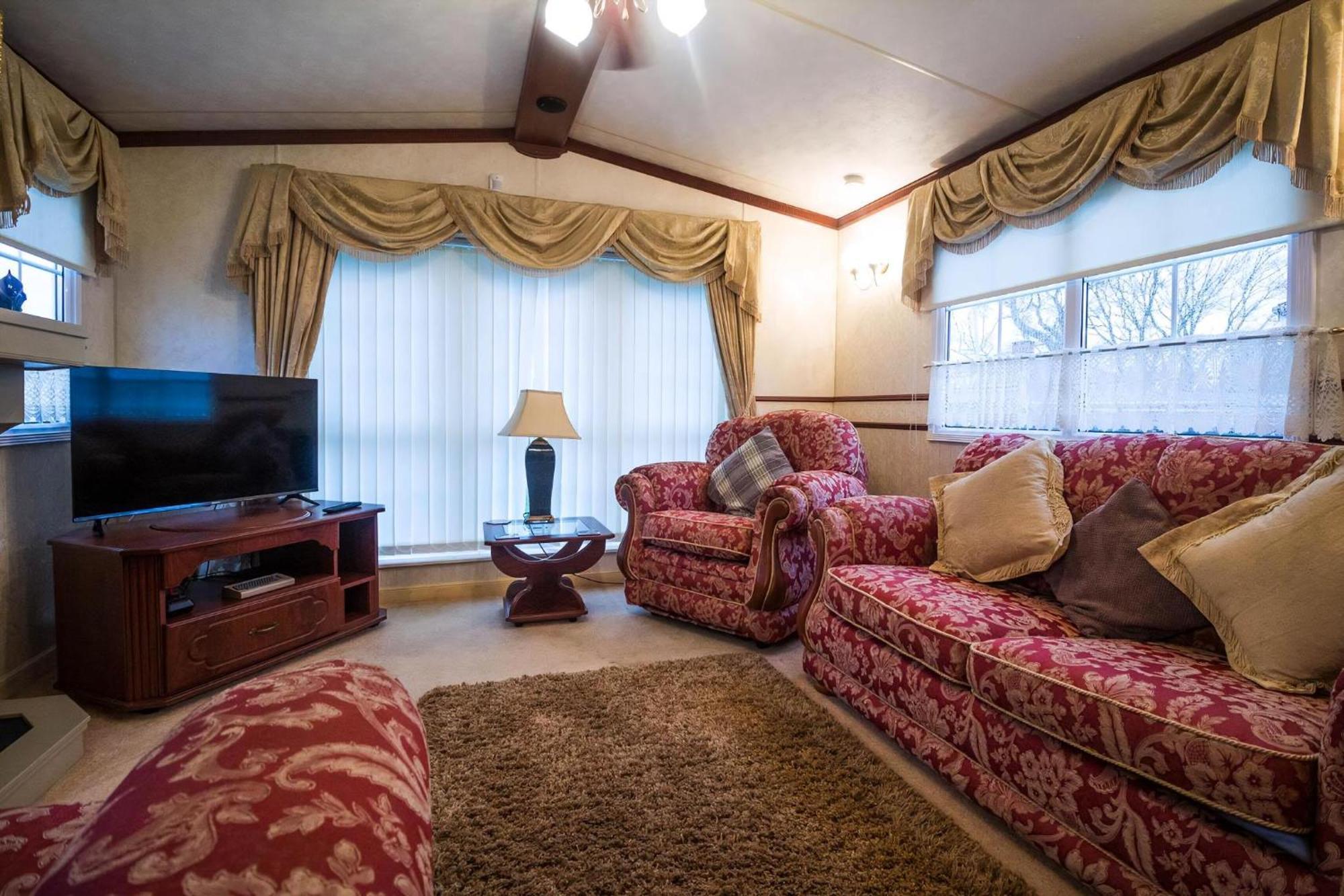 Campsite Lovely 6 Berth Caravan On California Cliffs In Norfolk Ref 50007m