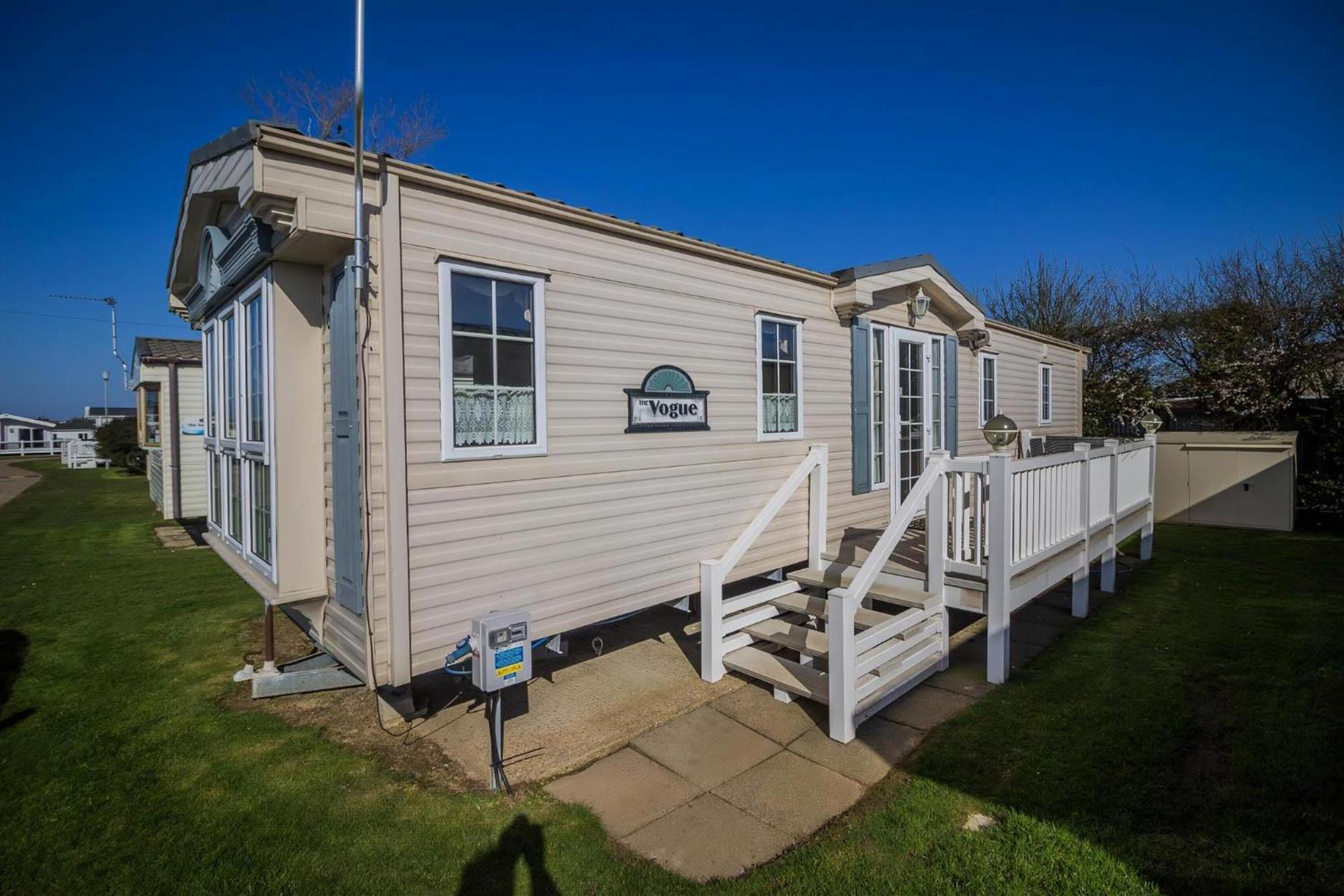 Lovely 6 Berth Caravan On California Cliffs In Norfolk Ref 50007m Campsite *