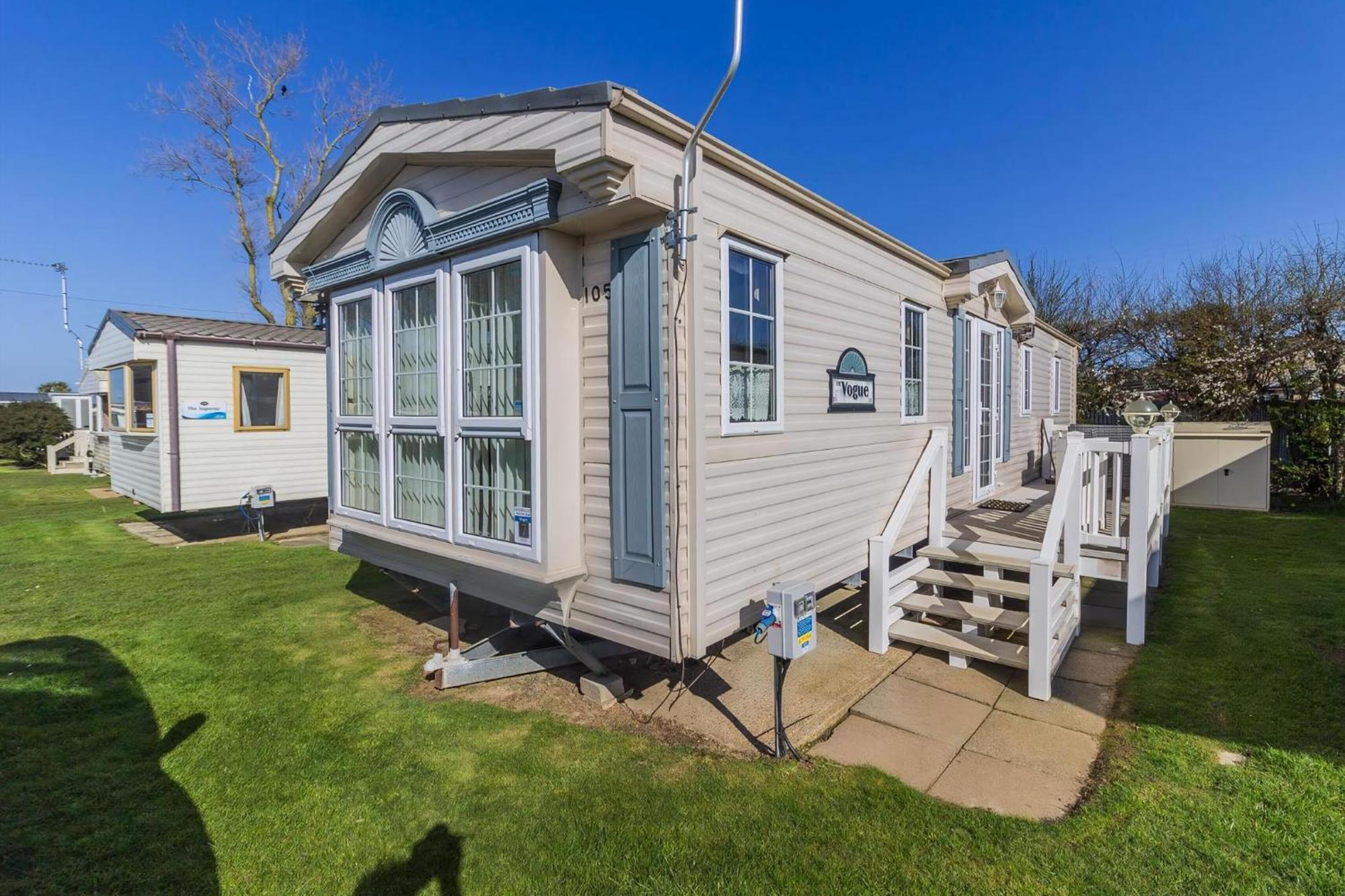 Lovely 6 Berth Caravan On California Cliffs In Norfolk Ref 50007m *
