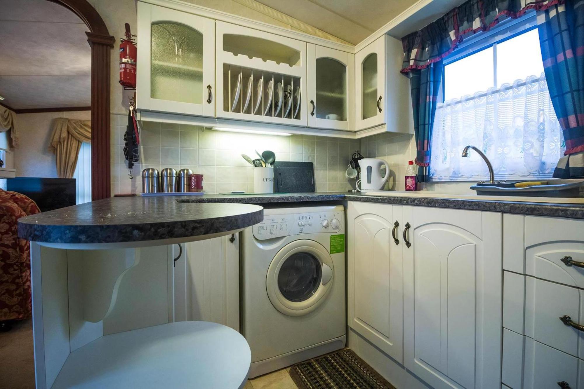 Lovely 6 Berth Caravan On California Cliffs In Norfolk Ref 50007m Campsite *