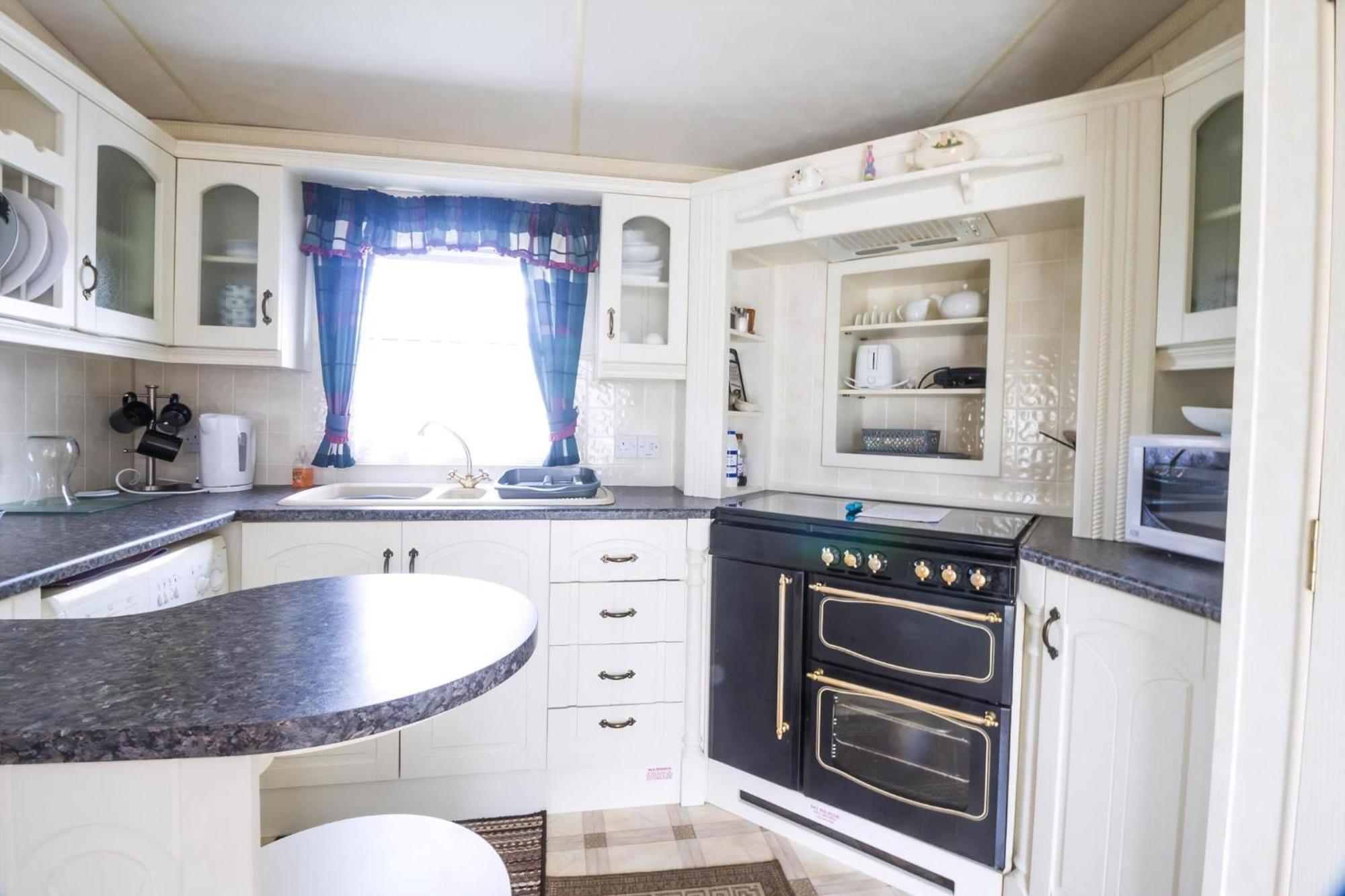 Campsite Lovely 6 Berth Caravan On California Cliffs In Norfolk Ref 50007m *