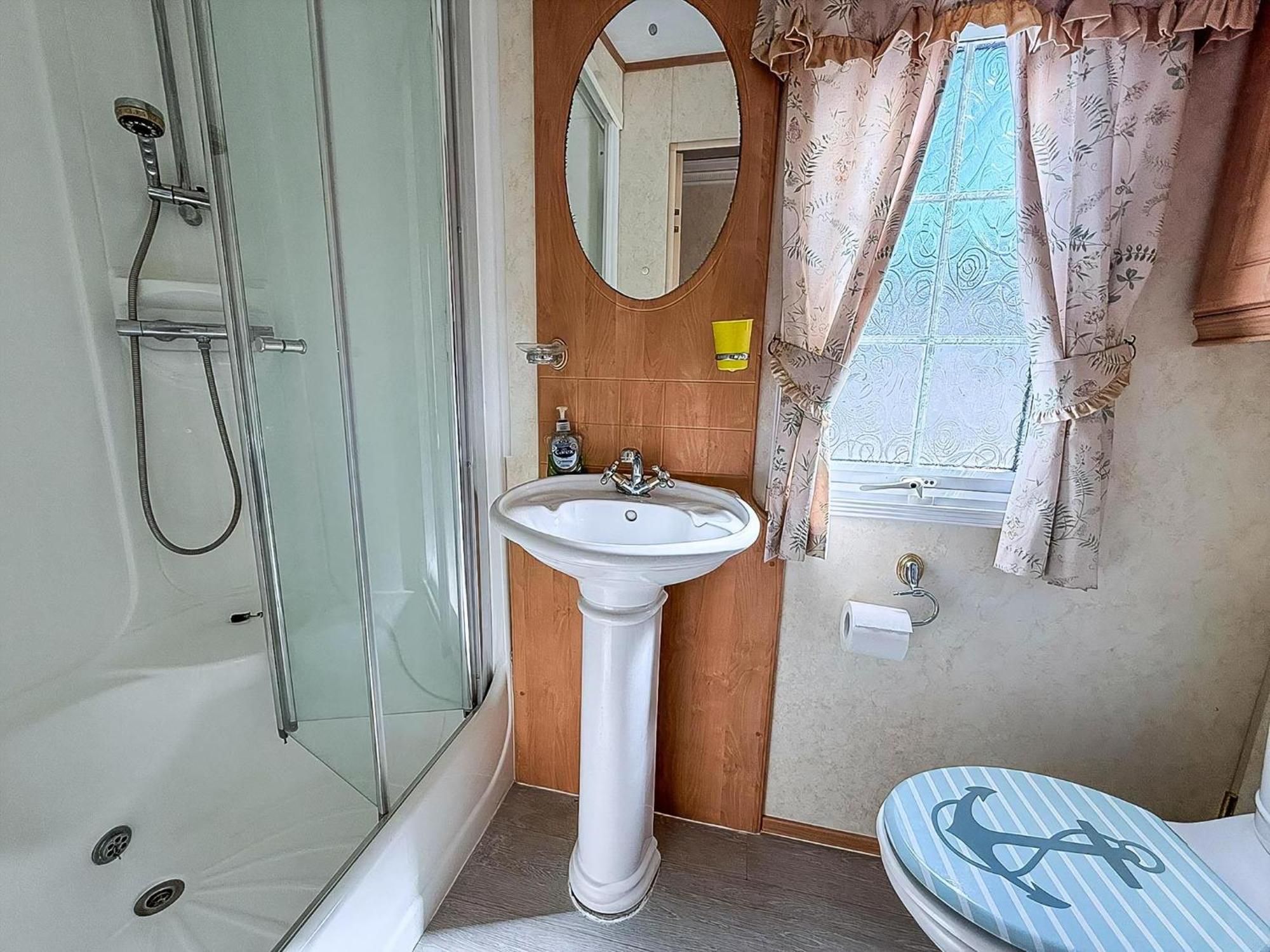 Campsite Lovely 6 Berth Caravan On California Cliffs In Norfolk Ref 50007m Great Yarmouth
