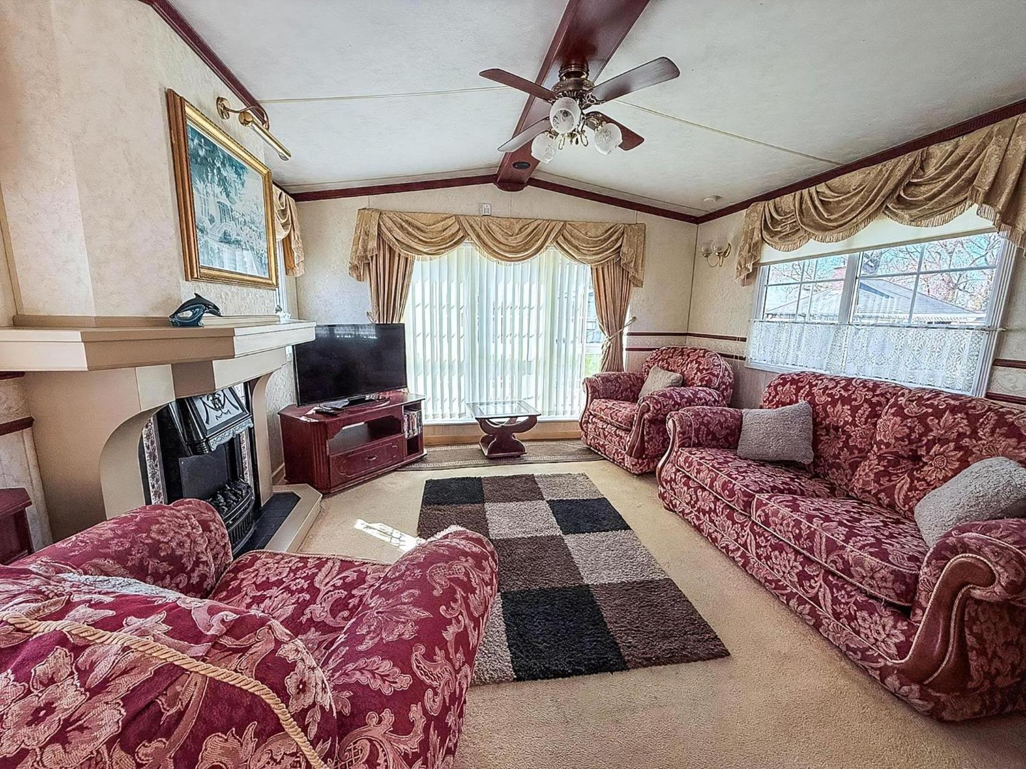 Campsite Lovely 6 Berth Caravan On California Cliffs In Norfolk Ref 50007m