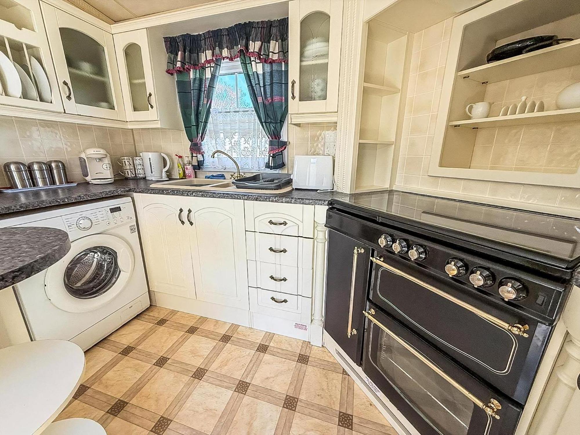 Lovely 6 Berth Caravan On California Cliffs In Norfolk Ref 50007m Campsite Great Yarmouth